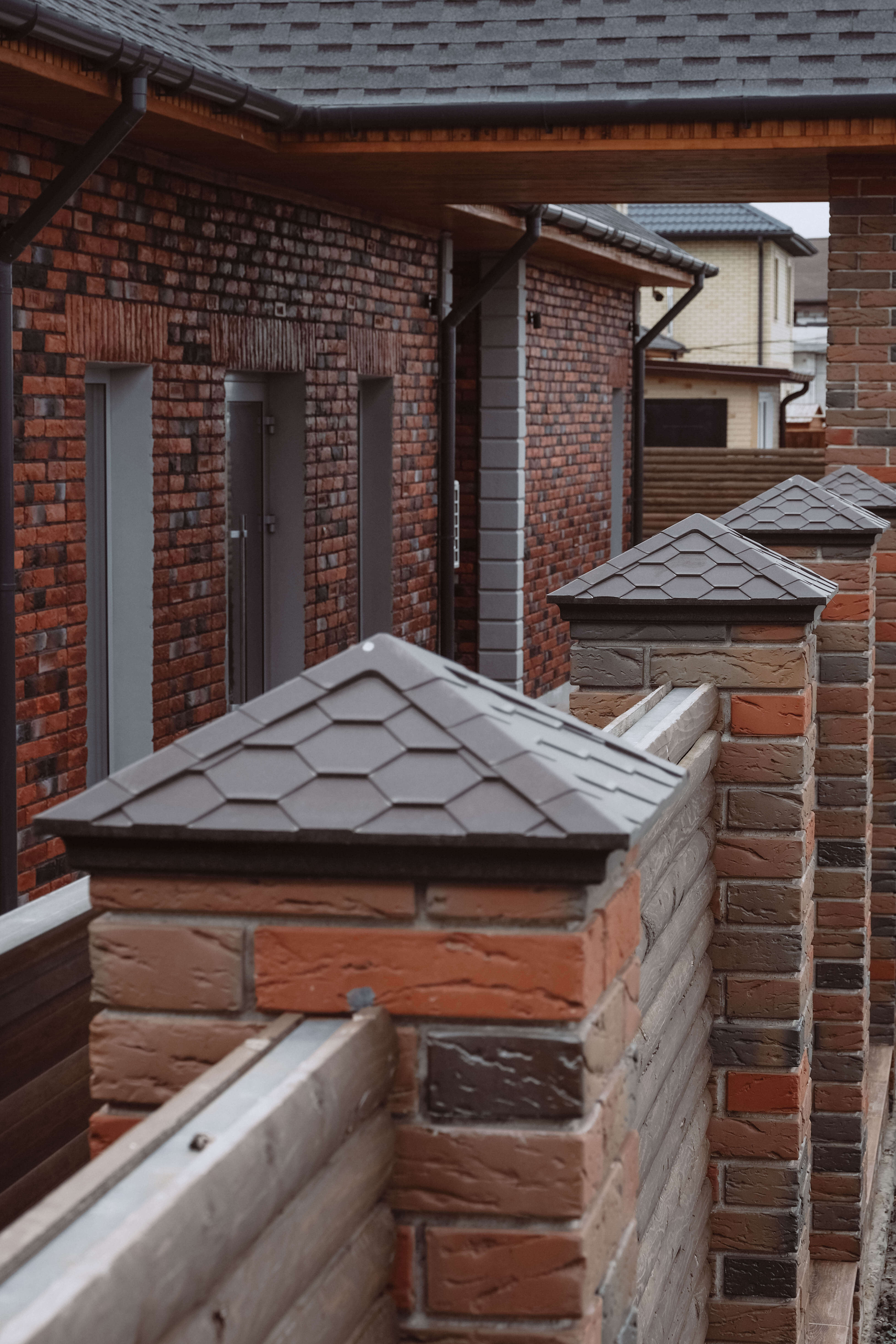 Колпак Zking Эверест Коричневый на столб 1.5х1.5 кирпича (390х390мм) в Кукуштане фото